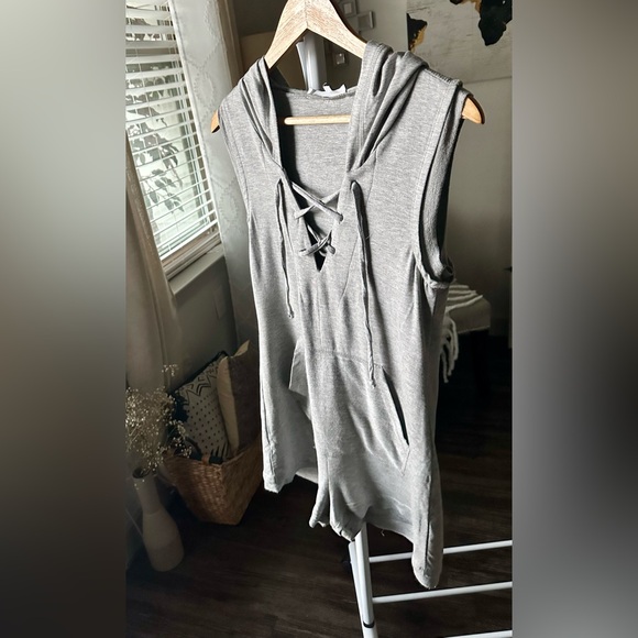 BCBGeneration Gray Shorts Romper Size XXS - Picture 2 of 11